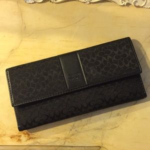 Coach purse wallet in black.
